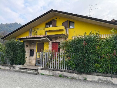 Foto Villa unifamiliare a Almenno San Salvatore di 230 m² con 6 locali