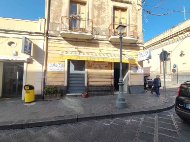 Foto Locale commerciale a Belpasso Centro di 50 m² con 2 locali in affitto