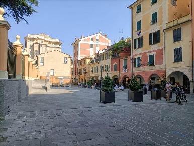 Foto Negozio a Chiavari Centro Storico di 61 m² con 2 locali in vendita