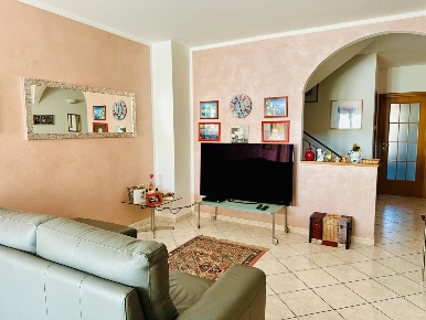 Foto Casa indipendente a Siena Arbia di 135 m² con 6 locali in vendita