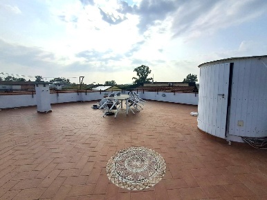Foto Appartamento a Massa Marina di Massa Centro di 75 m² con 3 locali