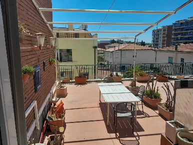 Foto Appartamento a Livorno Calzabigi di 130 m² con 5 locali in affitto