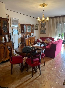 Foto Appartamento a Carrara Marina di Carrara di 130 m² con 5 locali