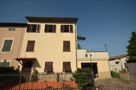 Foto Appartamento a Lucca Mugnano di 100 m² con 5 locali in vendita