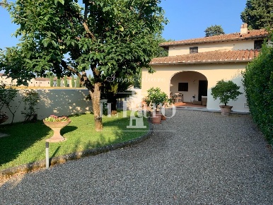 Foto Appartamento a Campi Bisenzio Centro di 220 m² con 6 locali in vendita