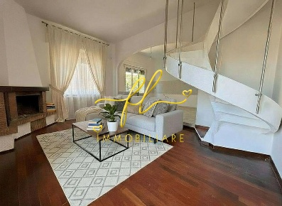 Foto Appartamento a Cecina Cecina Centro di 170 m² con 6 locali in vendita