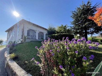 Foto Casa indipendente in la nocciola, Neviano degli Arduini di 324 m²