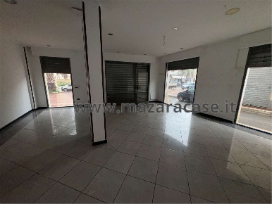 Foto Negozio a Mazara del Vallo di 170 m² con 3 locali in affitto
