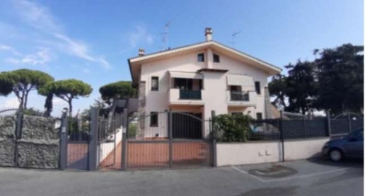 Foto Villa a schiera in Via Santa Maria, Monte Compatri Laghetto di 78 m²