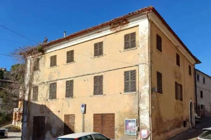Foto Appartamento in via Mazzini, Colli al Metauro Tavernelle di 336 m²