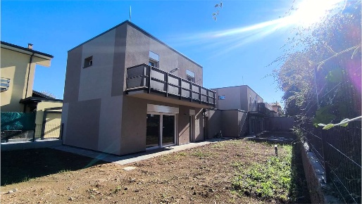 Foto Villa unifamiliare in via roma  41, Limido Comasco Centro di 146 m²