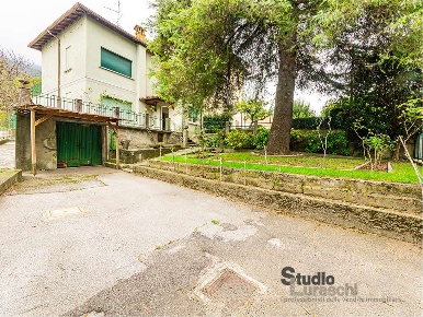 Foto Casa indipendente in Via Piedimonte 6, Valmadrera di 160 m² in vendita
