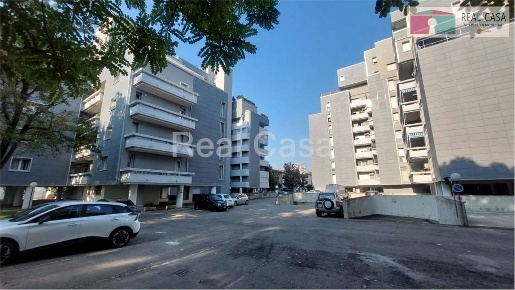 Foto Appartamento in Via Avanzini  19, Modena Villaggio Zeta di 144 m²