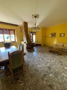 Foto Appartamento a Frosinone di 190 m² con 5 locali in vendita
