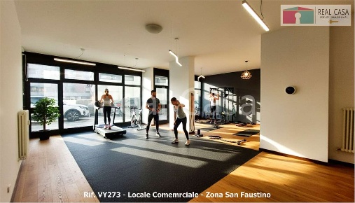 Foto Negozio in Via Giardini  322, Modena San Faustino di 260 m² in vendita