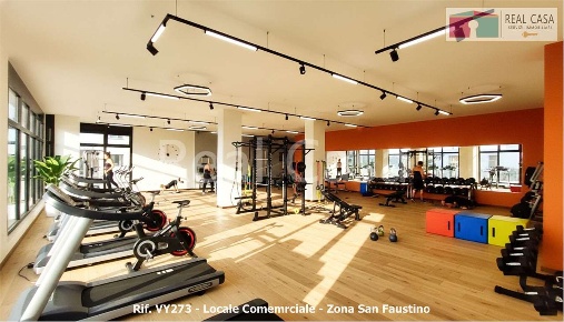 Foto Negozio in Via Giardini  322, Modena San Faustino di 260 m² in vendita