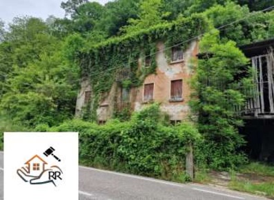 Foto Appartamento in Via Righellati, Torrebelvicino di 444 m² con 15 locali