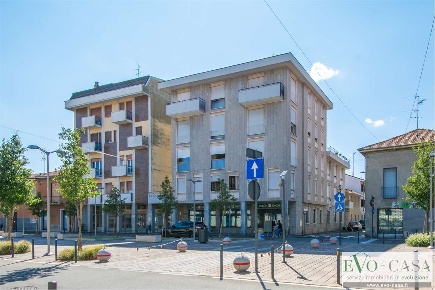 Foto Ufficio in piazza San Michele 14, Magnago Centro di 100 m² in affitto