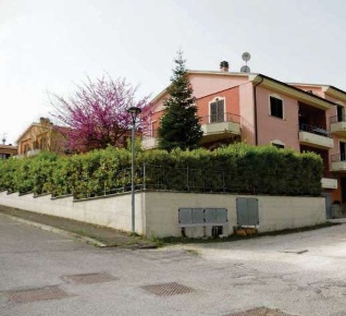Foto Appartamento in Via Sandro Pertini, Urbino di 65 m² con 4 locali