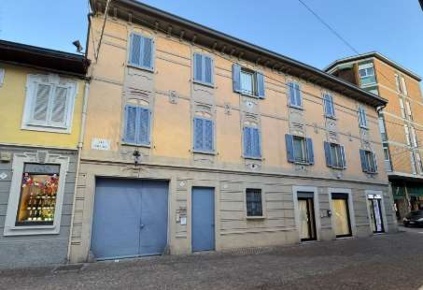 Foto Negozio in Via Tre Re, Brugherio Centro di 181 m² con 1 locali