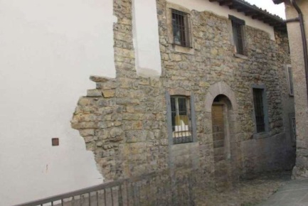 Foto Magazzino in Via Don Brozzoni, Costa Serina Costa Di Serina di 157 m²