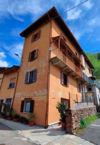 Foto Appartamento in Via Taburri, Valganna Ganna di 152 m² con 7 locali