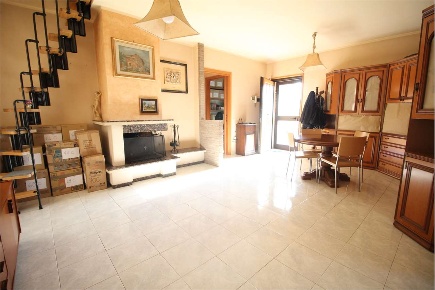 Foto Appartamento in Via Indipendenza, Montelabbate di 144 m² con 5 locali