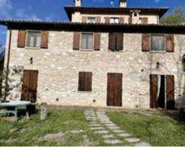 Foto Appartamento in Via dei Molinelli, Urbino Il Caldese di 177 m²