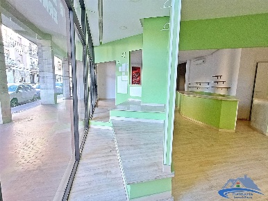 Foto Attività commerciale in Via Castello 21-23-25, Terni Centro Storico