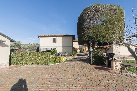 Foto Rustico a Campiglia Marittima di 200 m² con 6 locali in vendita