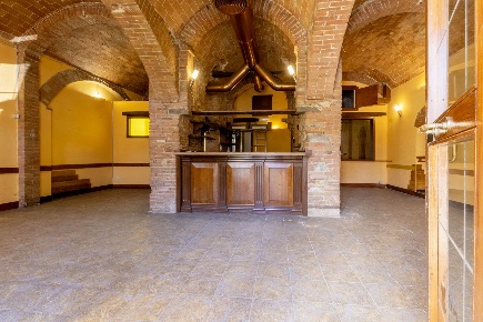 Foto Negozio a Siena Ovile - San Francesco di 144 m² con 4 locali