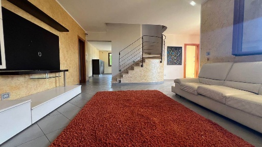 Foto Villa unifamiliare a Solesino Centro di 247 m² con 9 locali in vendita