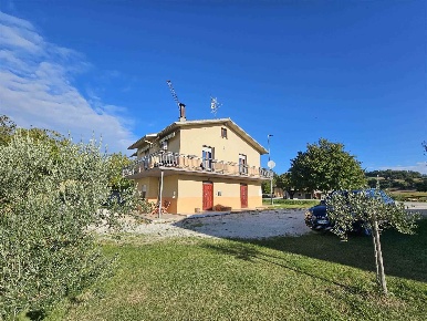 Foto Casa indipendente a San Severino Marche di 156 m² con 5 locali
