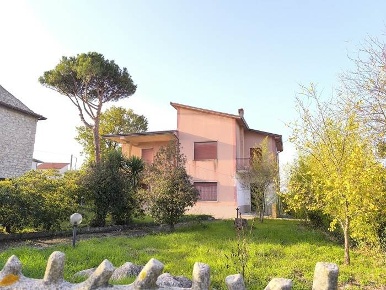 Foto Casa indipendente in via santa caterina, Mirabella Eclano di 224 m²