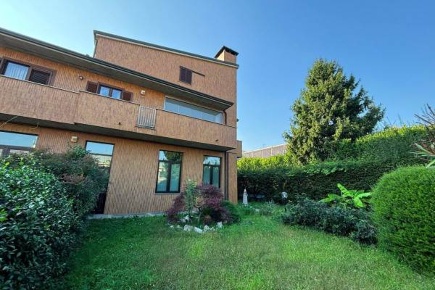 Foto Capannone industriale in Via Giuseppe Di Vittorio, Vimodrone di 400 m²