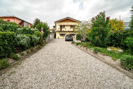 Foto Appartamento a Malalbergo Centro di 376 m² con 8 locali in vendita