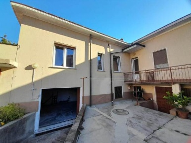 Foto Case semi ndipendenti a Vigevano Vallere, Castellana di 172 m²