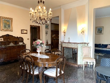 Foto Appartamento a Firenze Bolognese di 301 m² con 10 locali in vendita