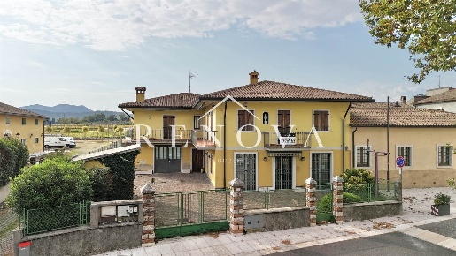 Foto Attività commerciale in Piazza Busolli 2, Rivoli Veronese Centro