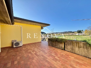 Foto Appartamento in Piazza Busolli 2, Rivoli Veronese Centro di 121 m²