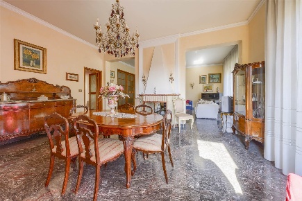 Foto Appartamento in Via Trieste, Firenze Bolognese di 250 m² con 10 locali