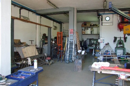 Foto Capannone industriale a Dicomano Centro di 350 m² con 10 locali