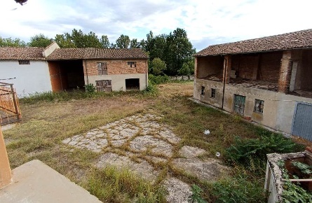 Foto Rustico a Mezzanino Busca Tornello di 250 m² con 10 locali in vendita