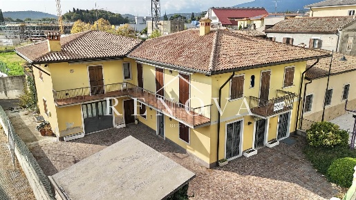 Foto Appartamento a Rivoli Veronese Centro di 94 m² con 3 locali in vendita