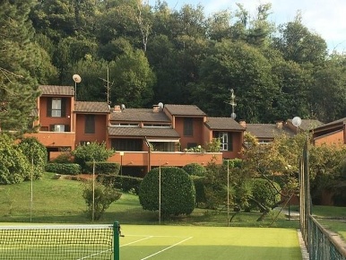 Foto Villa a schiera a Como Albate - Muggiò di 170 m² con 7 locali