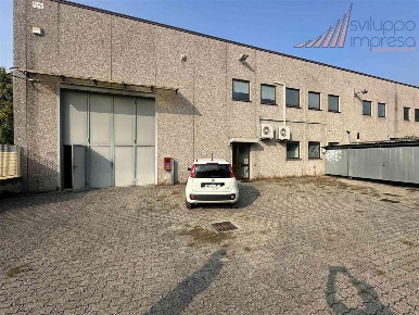Foto Capannone industriale in via Carlo Porta, Sovico di 670 m² in vendita
