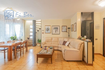 Foto Attico in Via Lombardia, Pioltello Centro di 140 m² con 3 locali