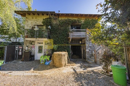 Foto Cessione attività in via zocchi, Samolaco di 2255 m² con 5 locali