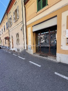 Foto Locale commerciale a Imola di 120 m² con 6 locali in vendita