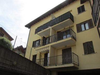 Foto Appartamento a Senna Comasco Centro di 85 m² con 3 locali in vendita